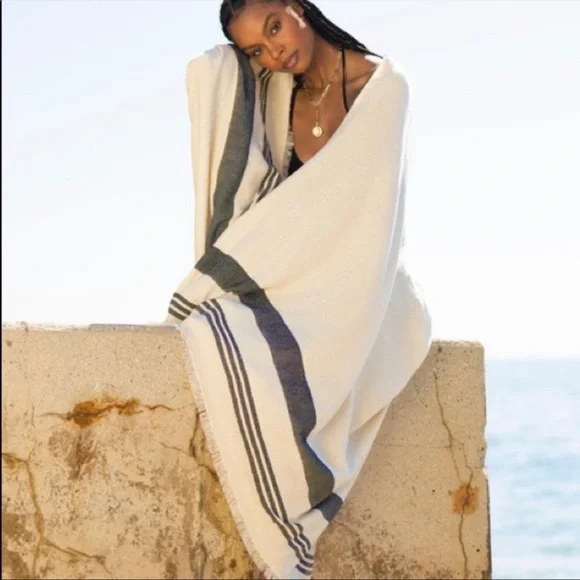 NWT Walter Baker Cozumel Towel - Picture 1 of 3